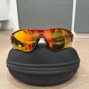 Red Oakley Radars (Women’s)